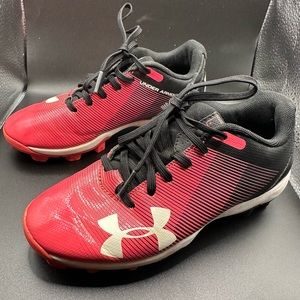 Pink and black girls under armour cleats.  Size 1.